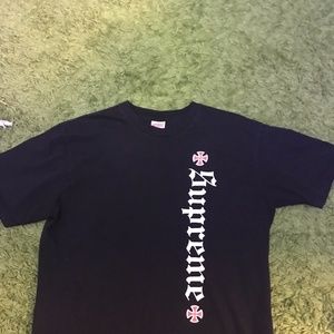 Supreme Independent Old English Tee Black